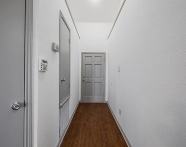 502 Eaglecreek Dr - Photo Thumbnail 20