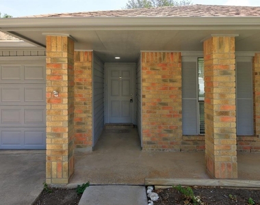 502 Eaglecreek Dr - Photo Thumbnail 4