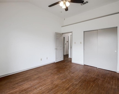502 Eaglecreek Dr - Photo Thumbnail 15
