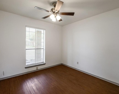 502 Eaglecreek Dr - Photo Thumbnail 18