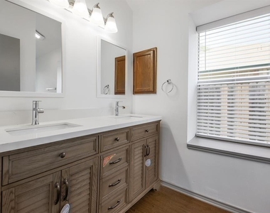 502 Eaglecreek Dr - Photo Thumbnail 16