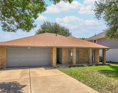 502 Eaglecreek Dr - Photo Thumbnail 3