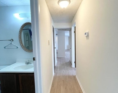 1001 Heather Ridge Drive - Photo Thumbnail 12