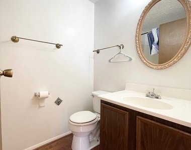 1001 Heather Ridge Drive - Photo Thumbnail 8