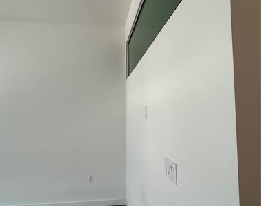 800 Embassy Dr - Photo Thumbnail 8
