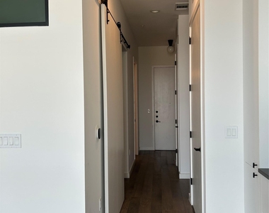 800 Embassy Dr - Photo Thumbnail 14