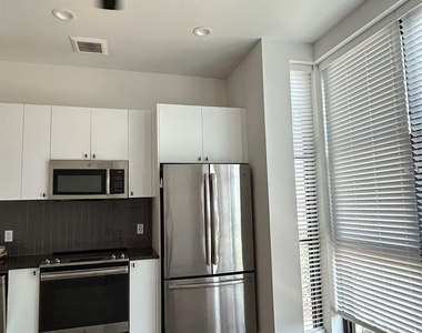 800 Embassy Dr - Photo Thumbnail 5