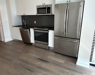 800 Embassy Dr - Photo Thumbnail 4