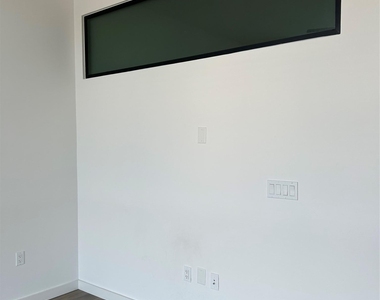 800 Embassy Dr - Photo Thumbnail 15