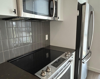 800 Embassy Dr - Photo Thumbnail 3