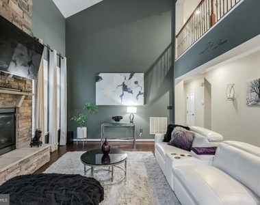 10600 Sugarberry Street - Photo Thumbnail 10