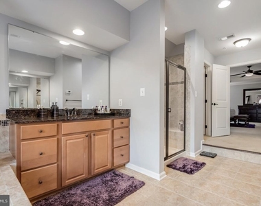 10600 Sugarberry Street - Photo Thumbnail 18