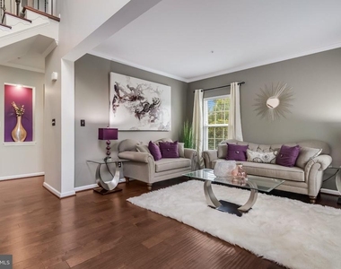 10600 Sugarberry Street - Photo Thumbnail 2