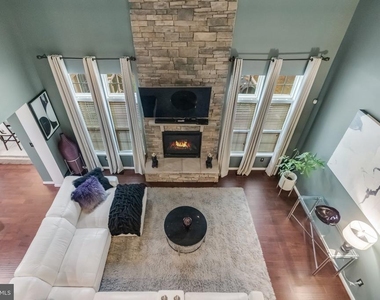10600 Sugarberry Street - Photo Thumbnail 11