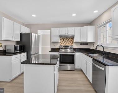 4315 Castletower Court - Photo Thumbnail 7