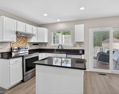 4315 Castletower Court - Photo Thumbnail 6