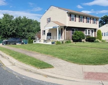 4236 Slater Avenue - Photo Thumbnail 3