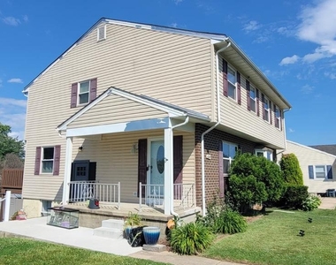 4236 Slater Avenue - Photo Thumbnail 2
