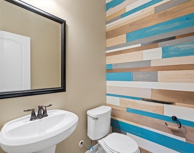 100 Speckle Park Dr - Photo Thumbnail 9
