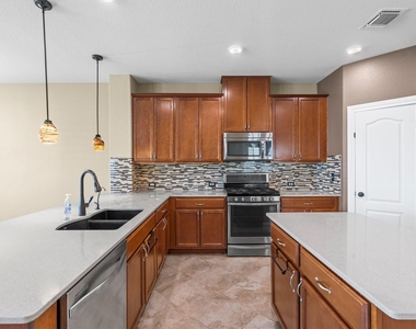 100 Speckle Park Dr - Photo Thumbnail 12