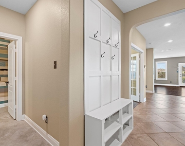 100 Speckle Park Dr - Photo Thumbnail 8