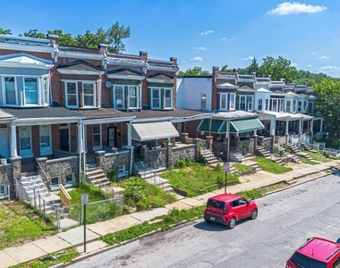 2732 Riggs Avenue - Photo Thumbnail 5