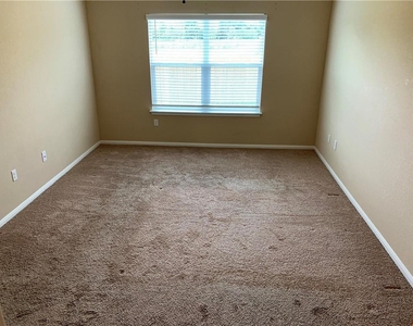 160 Cherry Blossom Dr - Photo Thumbnail 9