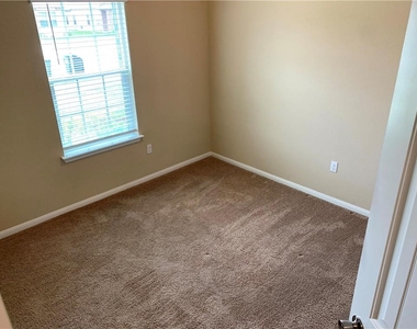160 Cherry Blossom Dr - Photo Thumbnail 15