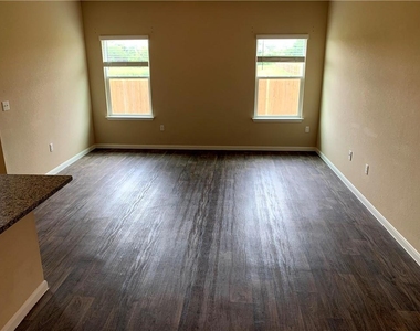 160 Cherry Blossom Dr - Photo Thumbnail 3