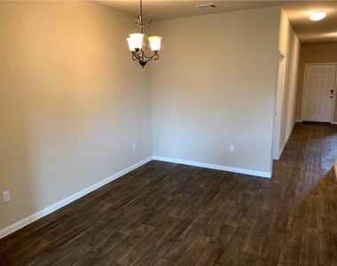 160 Cherry Blossom Dr - Photo Thumbnail 5