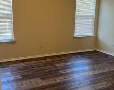 13004 Tinker St - Photo Thumbnail 7