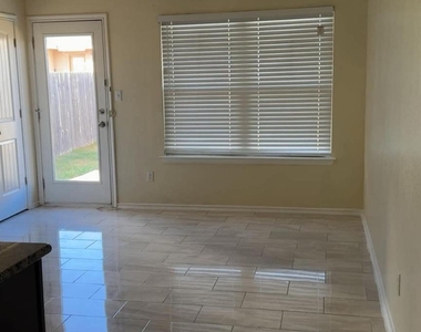 13004 Tinker St - Photo Thumbnail 5