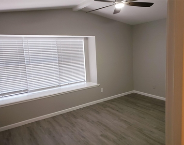 12913 Steeple Chase Dr - Photo Thumbnail 8