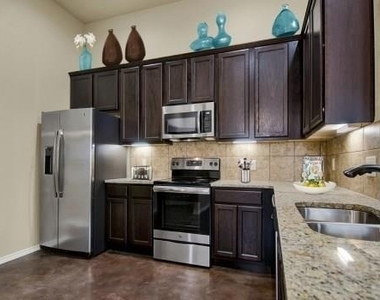 337 Emma Dr - Photo Thumbnail 2