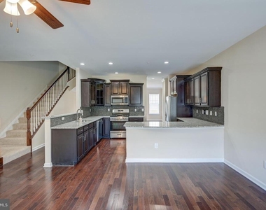 7827 Crystal Brook Way - Photo Thumbnail 9