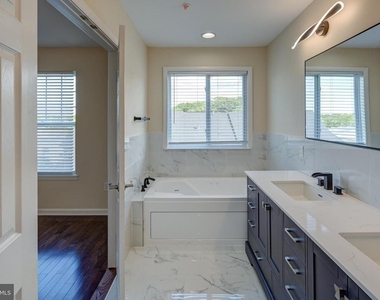 7827 Crystal Brook Way - Photo Thumbnail 31