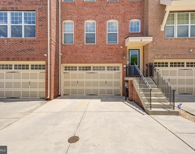 7827 Crystal Brook Way - Photo Thumbnail 1