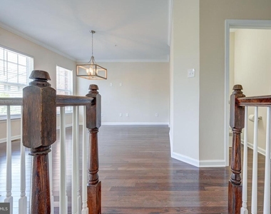 7827 Crystal Brook Way - Photo Thumbnail 4
