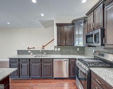 7827 Crystal Brook Way - Photo Thumbnail 13