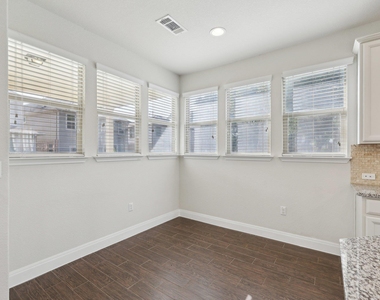 10418 Turnbull Loop - Photo Thumbnail 11