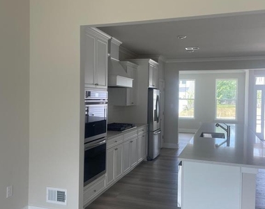 29292 Oxford Drive - Photo Thumbnail 2
