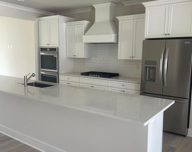 29292 Oxford Drive - Photo Thumbnail 4