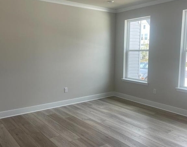 29292 Oxford Drive - Photo Thumbnail 3