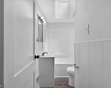 53 Madison Drive - Photo Thumbnail 12