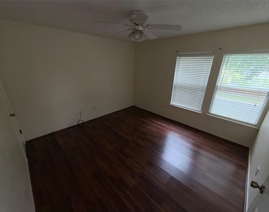 1704 Matagorda Dr - Photo Thumbnail 15
