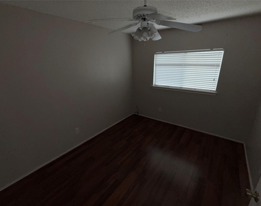 1704 Matagorda Dr - Photo Thumbnail 11
