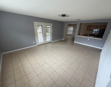 1704 Matagorda Dr - Photo Thumbnail 4