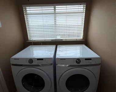 1704 Matagorda Dr - Photo Thumbnail 13