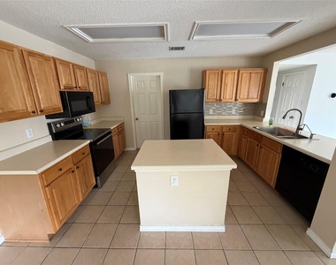 1704 Matagorda Dr - Photo Thumbnail 5
