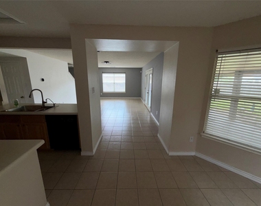 1704 Matagorda Dr - Photo Thumbnail 7